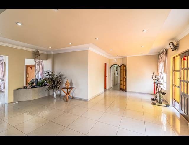 4 BEDROOM HOUSE FOR SALE IN OAKDENE